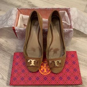 Tory Burch Suede Pump/Flat